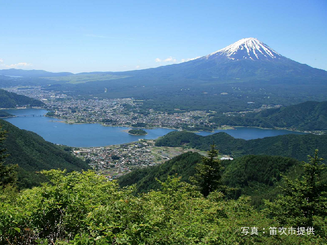新道峠から一望できる富士山